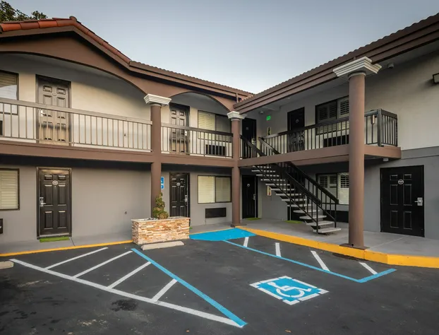 Bayhill Inn hotel detail image 2