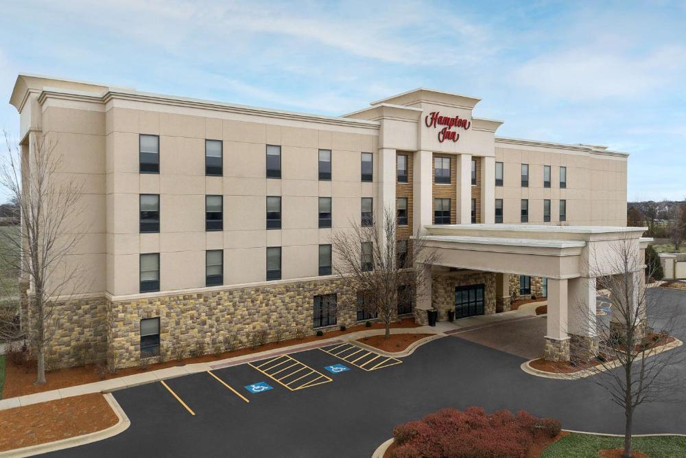 Hampton Inn Yorkville hotel hero