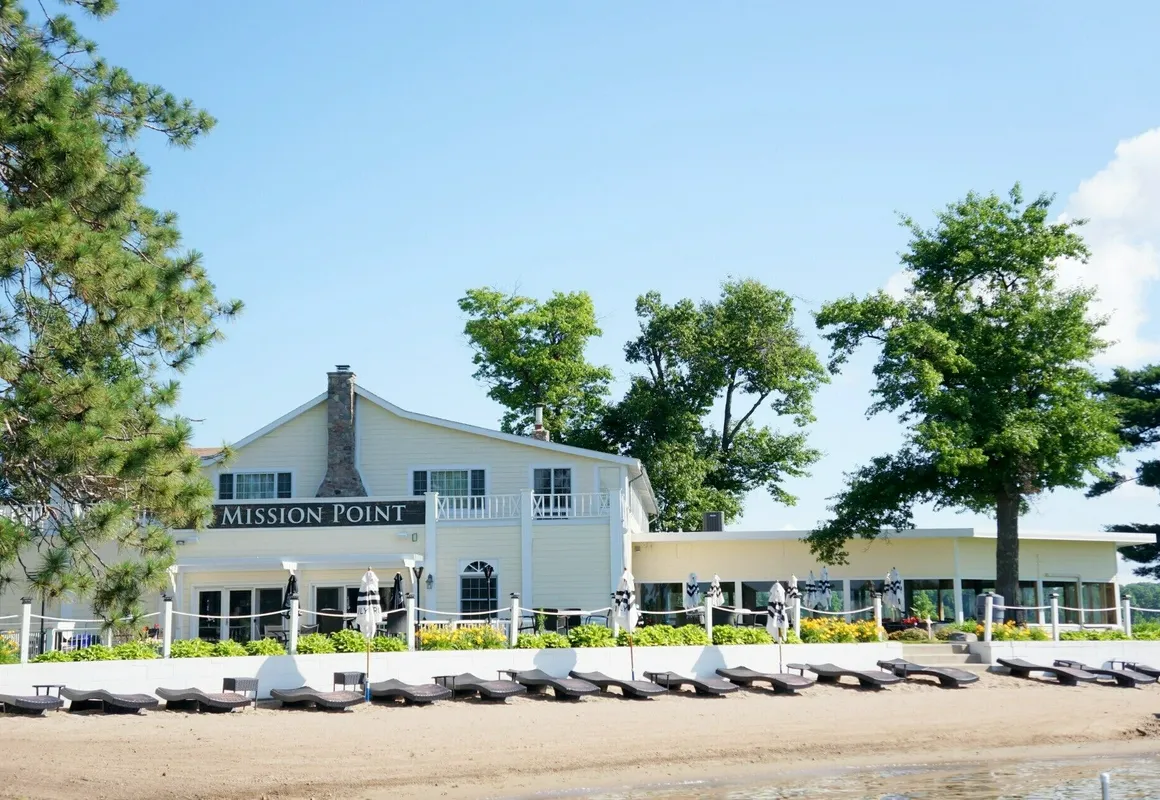 Maddens On Gull Lake hotel hero