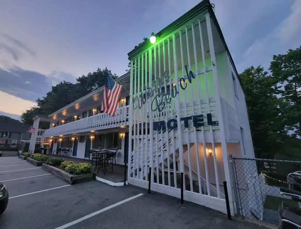 Weirs Beach Motel and Cottages hotel detail image 1