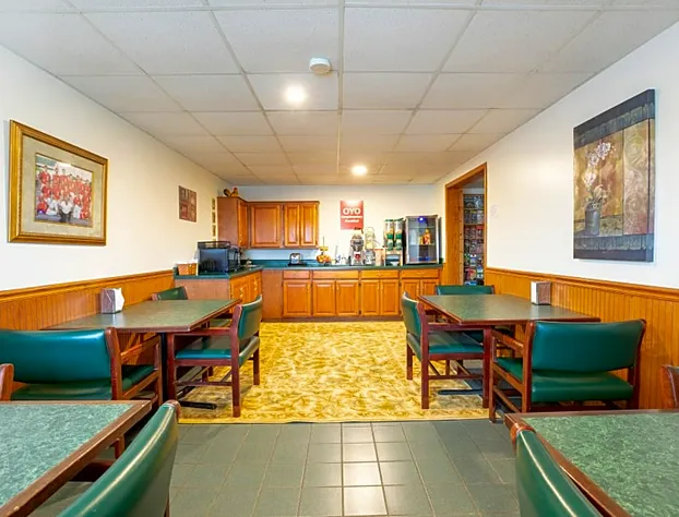 OYO Hotel Ozark MO Hwy 65 hotel detail image 4