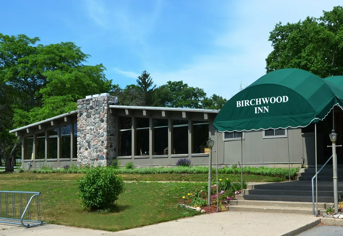 Birchwood Inn hotel hero