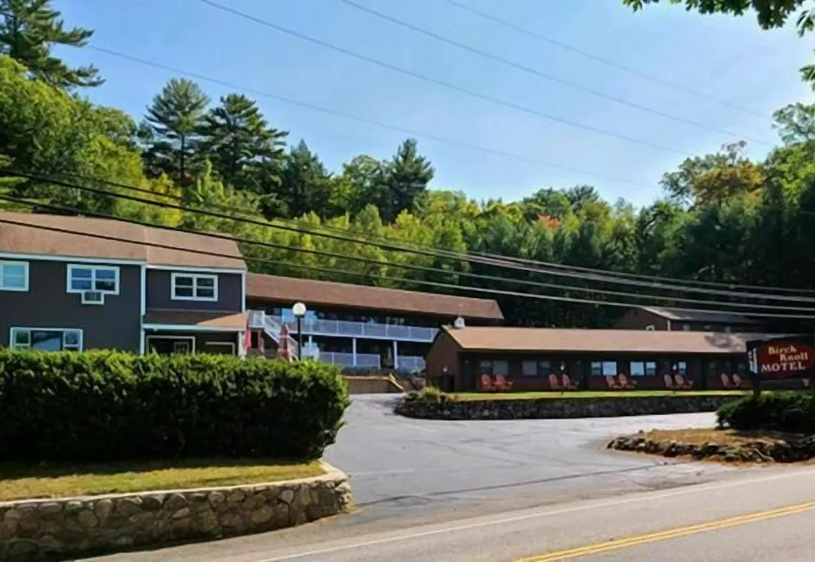 Birch Knoll Motel hotel hero