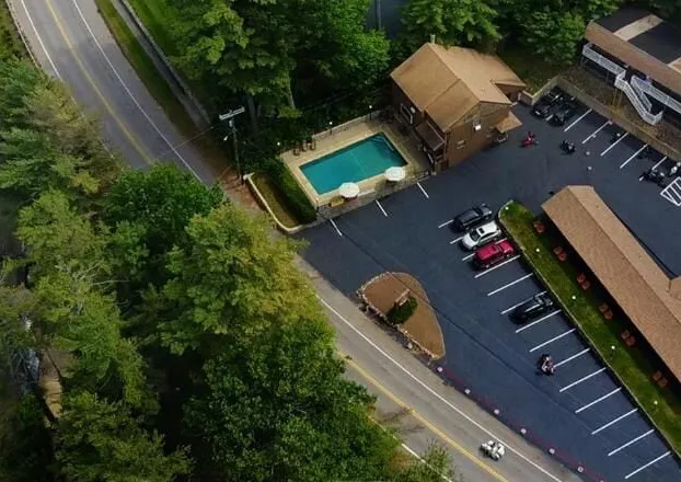 Birch Knoll Motel hotel detail image 1