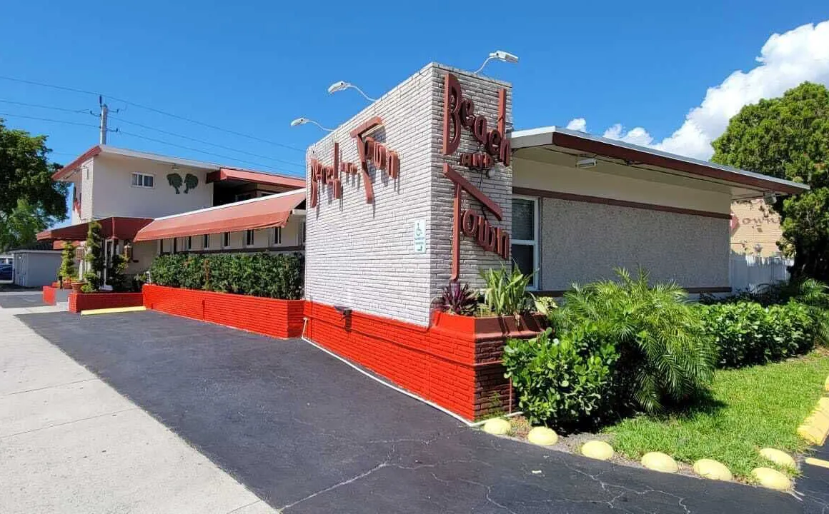 Beach and Town Motel hotel hero