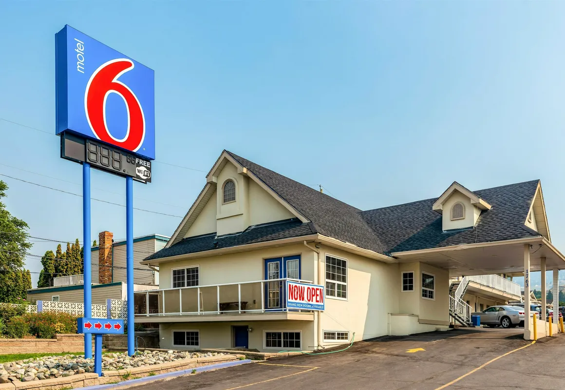 Motel 6 Kamloops, BC hotel hero