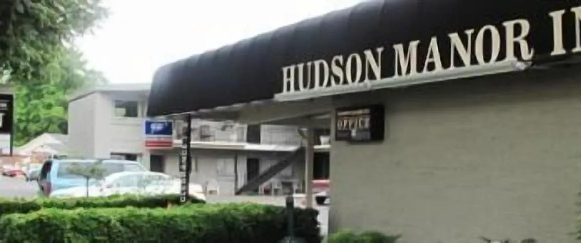 Hudson Manor Inn hotel hero
