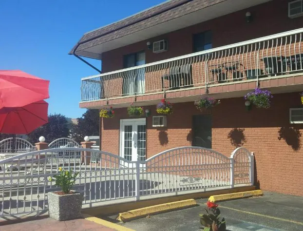 Canadas Best Value Inn & Suites Vernon hotel detail image 1