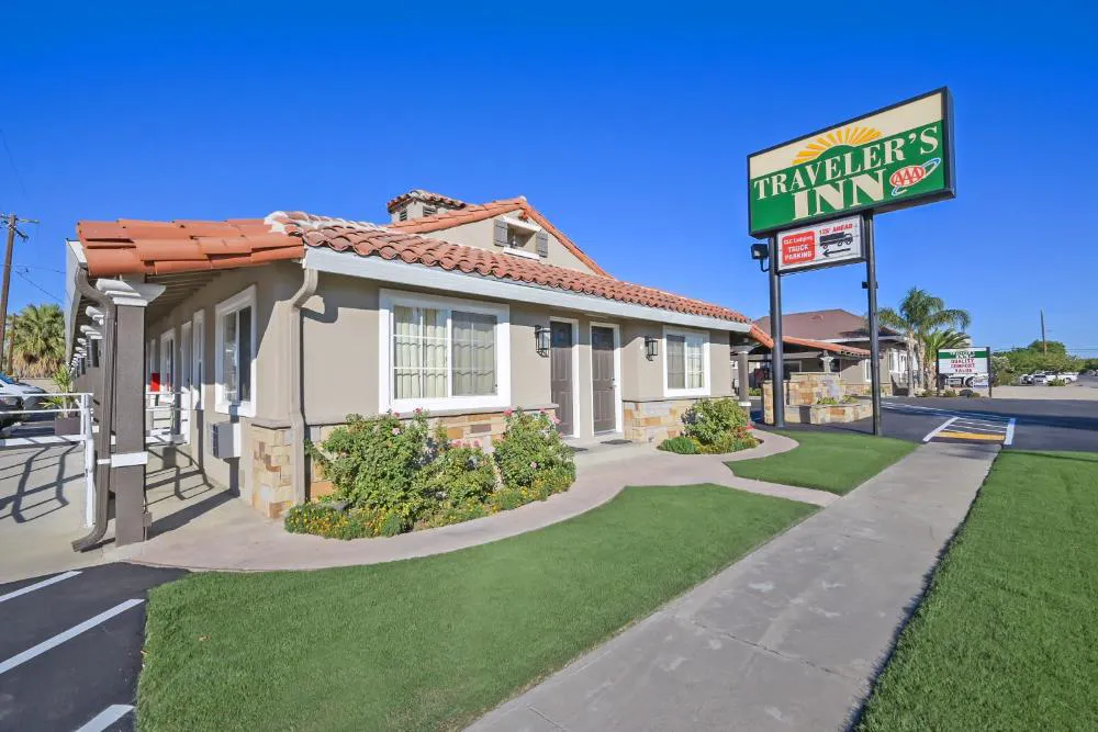 Traveler's Inn hotel hero