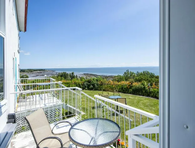 Hotel La Roche Pleureuse hotel detail image 2