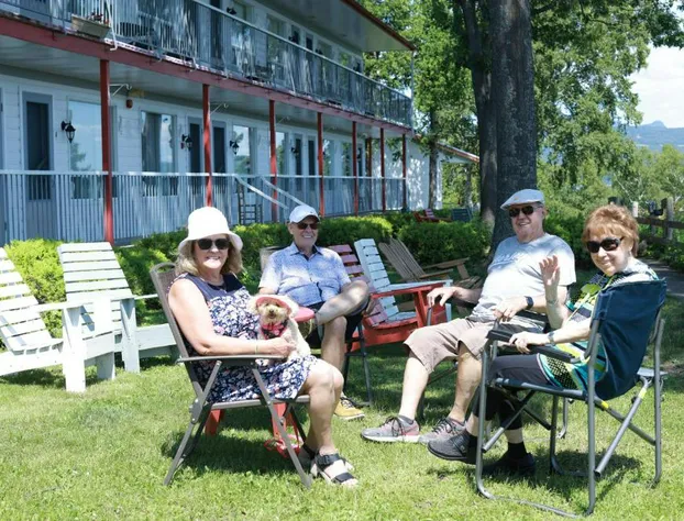 Hotel La Roche Pleureuse hotel detail image 3