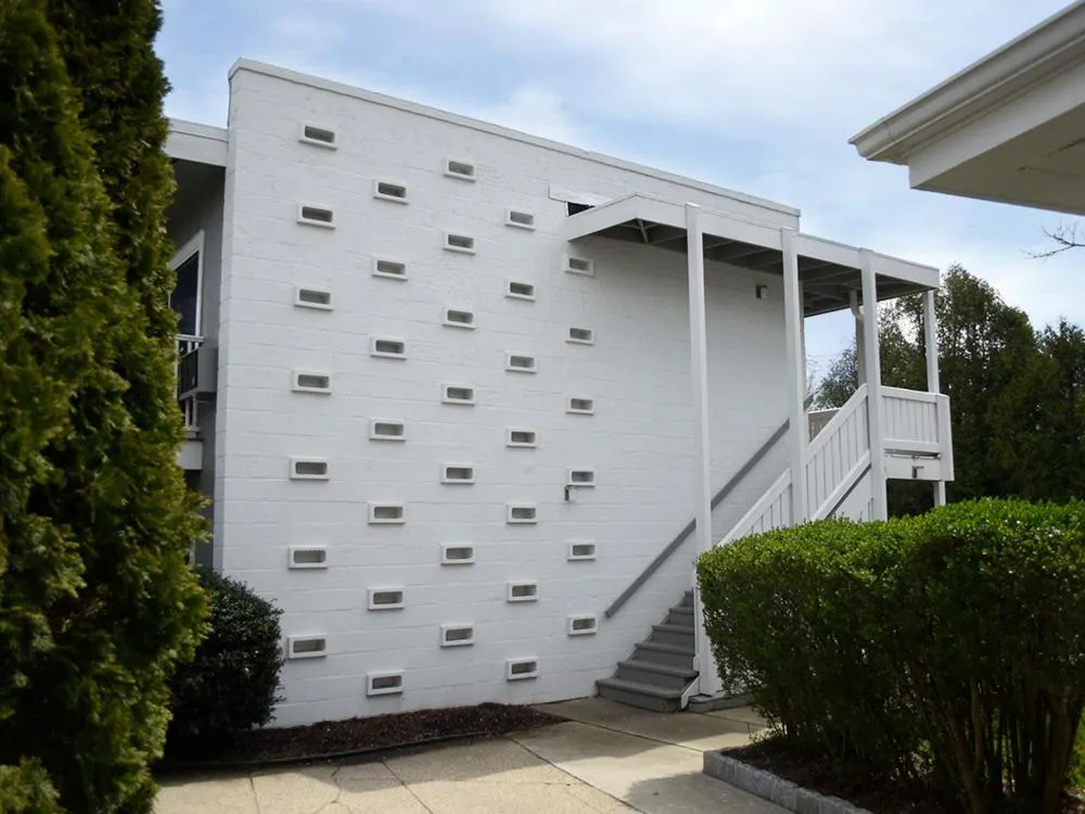 East Hampton House Resort hotel hero