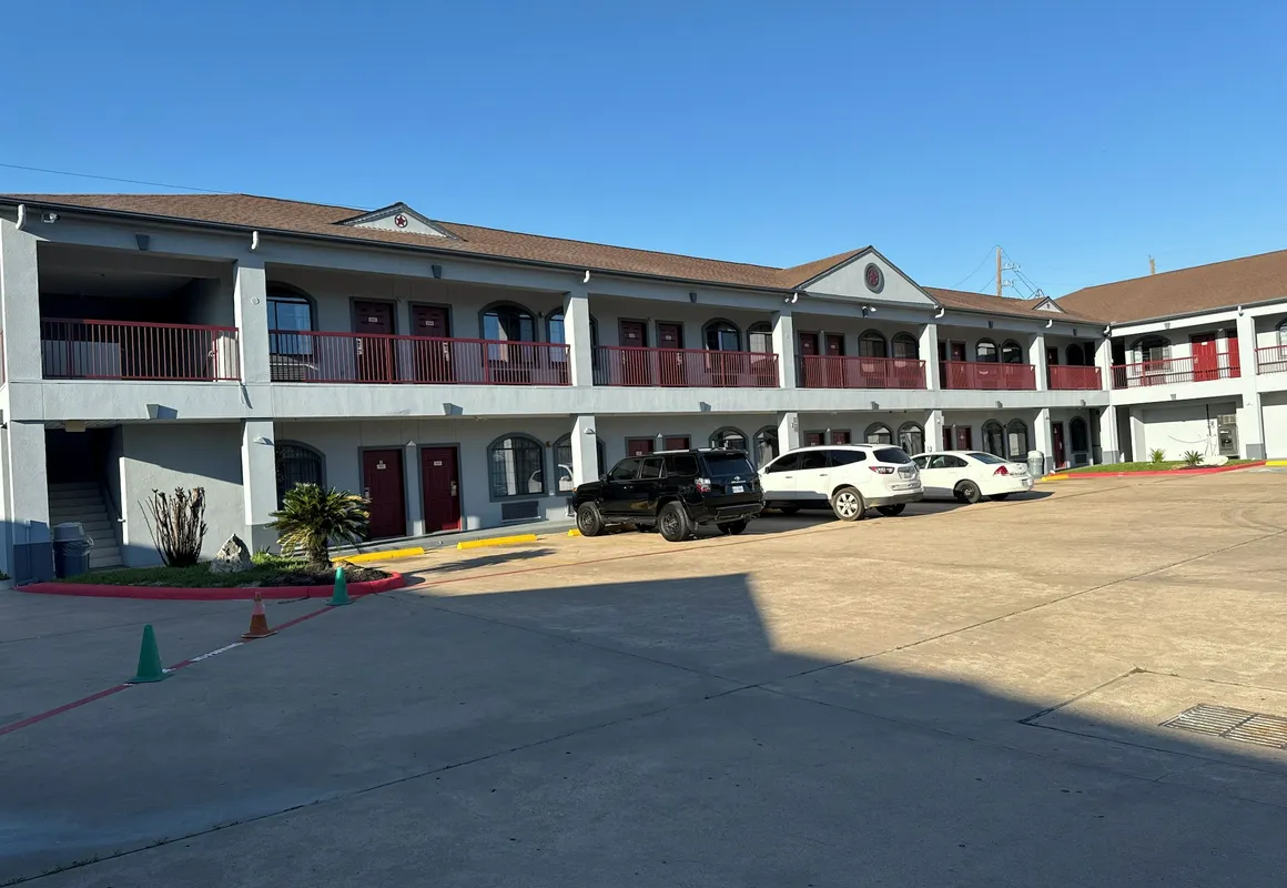 Scottish inns & suites hotel hero