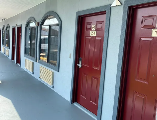 Scottish inns & suites hotel detail image 2