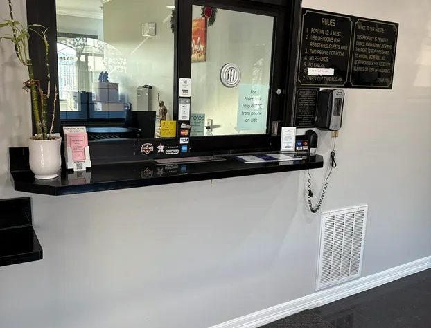 Scottish inns & suites hotel detail image 3