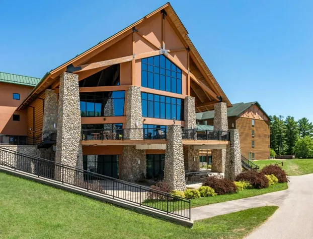 Three Bears Waterpark Resort Near Tomah, Ascend Collection Hotel hotel detail image 1