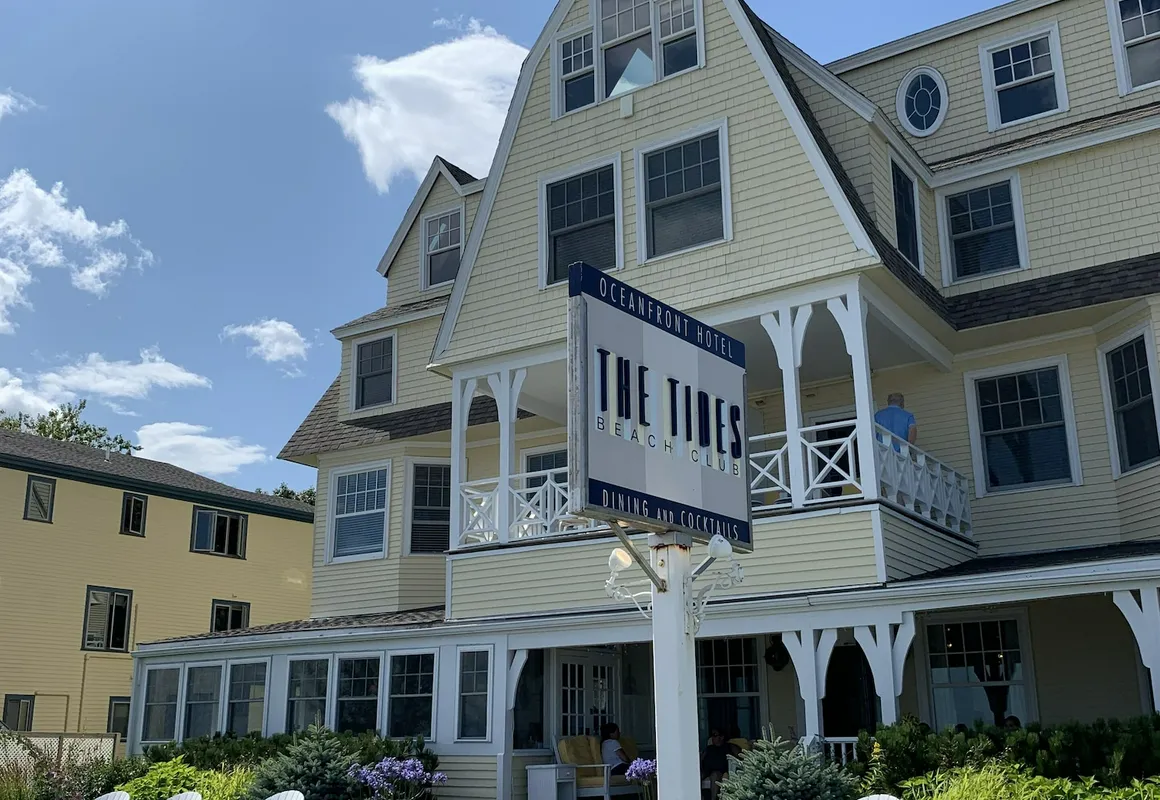 The Tides Beach Club hotel hero