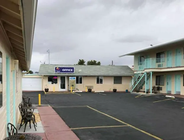 Howard Johnson by Wyndham Ridgecrest, CA hotel detail image 1