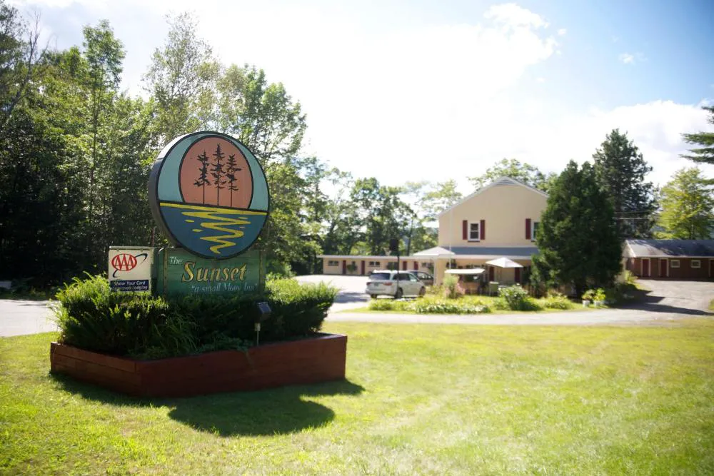 Sunset Motor Inn hotel hero