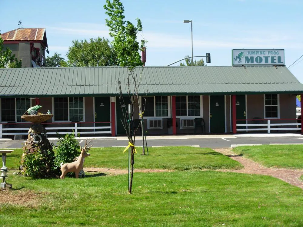 Jumping Frog Motel hotel hero