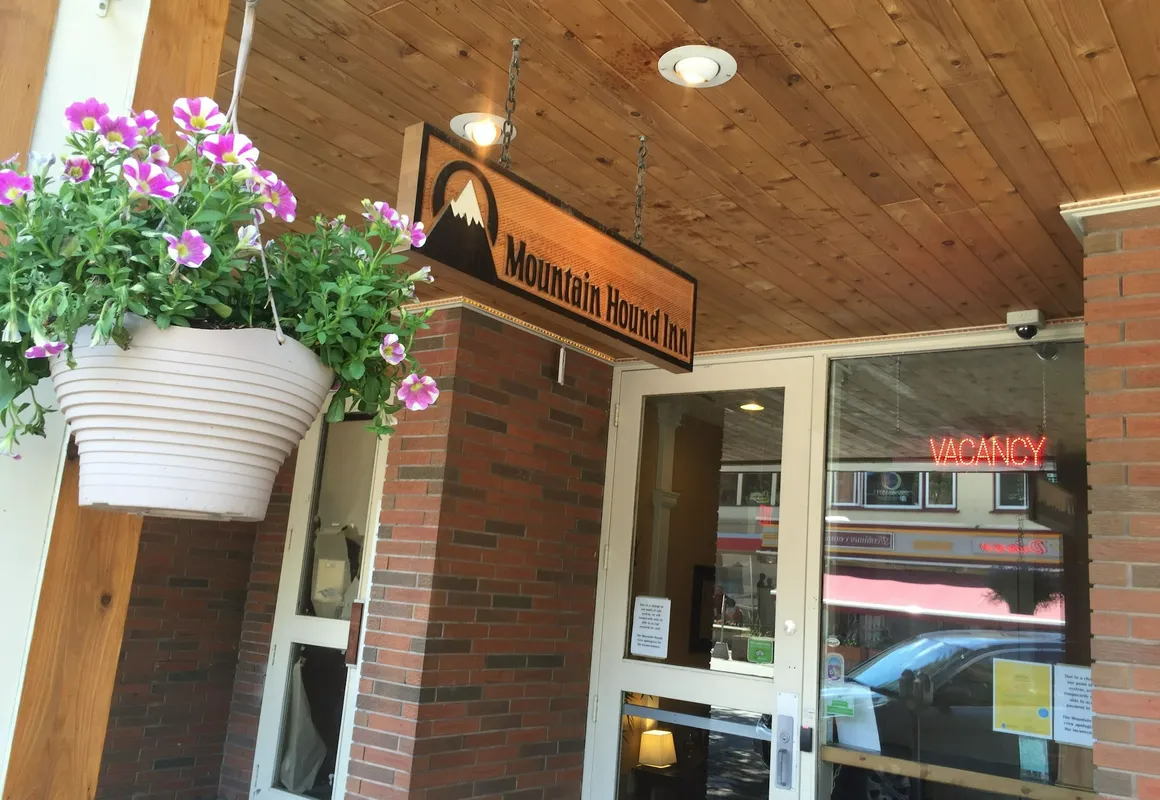 Mountain Hound Inn hotel hero