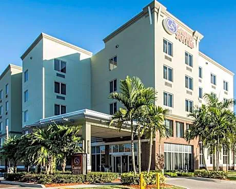 Comfort Suites Miami Airport North hotel hero