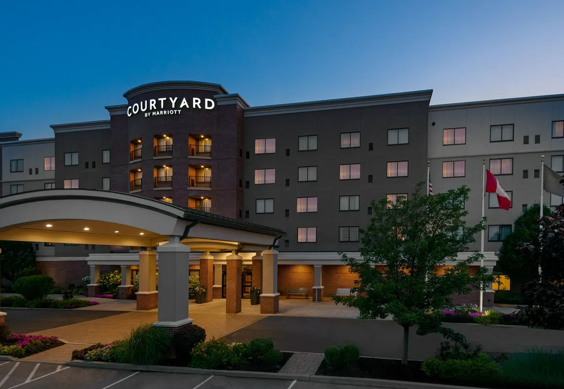 Courtyard Buffalo Airport hotel hero