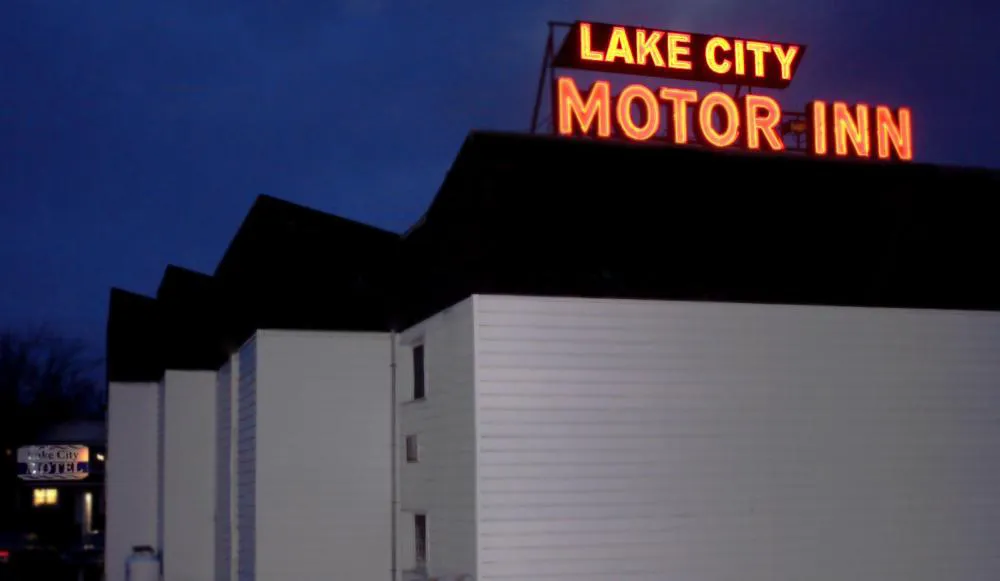 Lake City Motel hotel hero