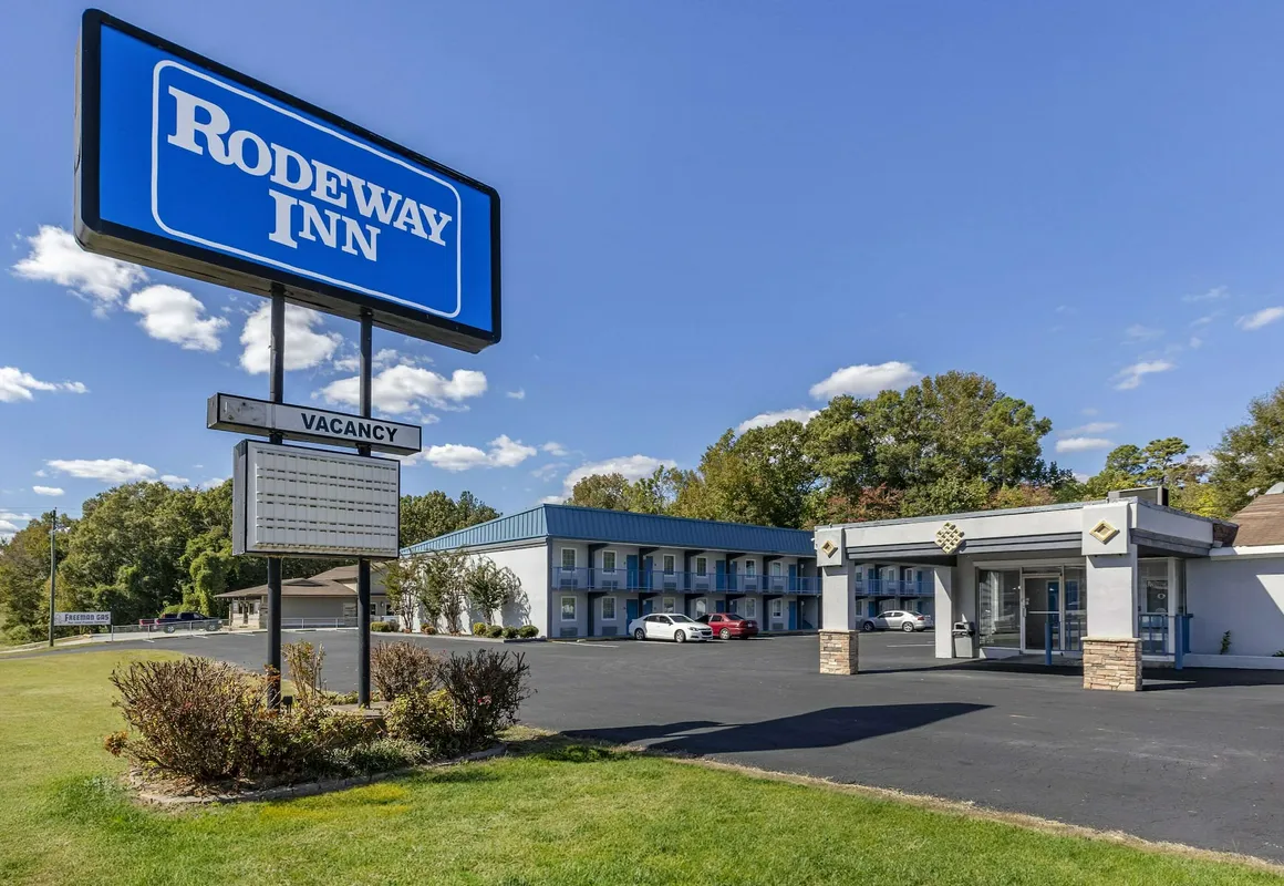 Rodeway Inn hotel hero
