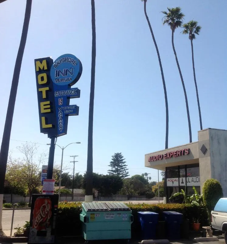 Bayshore Inn Motel hotel hero