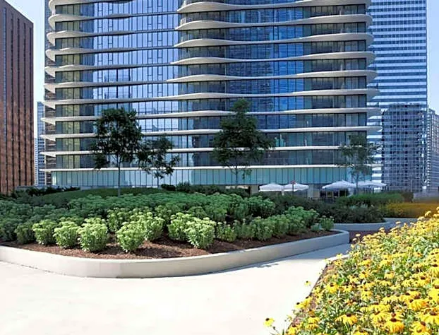 Radisson Blu Aqua Hotel Chicago hotel detail image 1