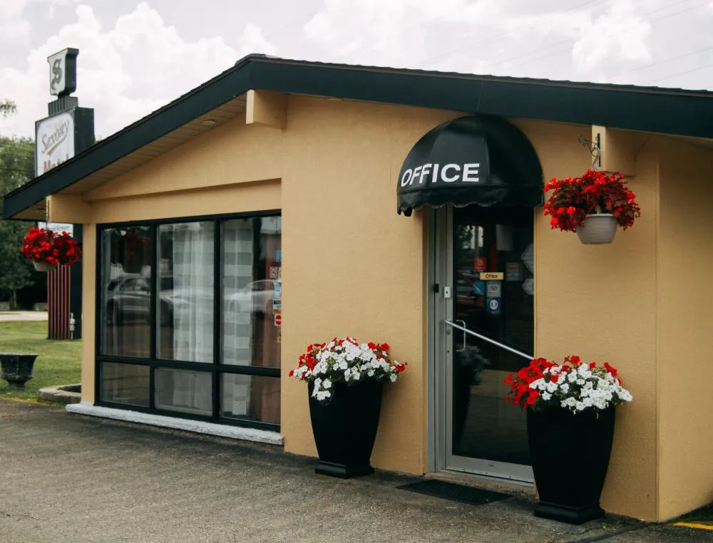 Saxony Motel hotel hero