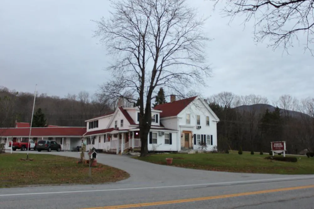 Four Winds Country Motel hotel hero