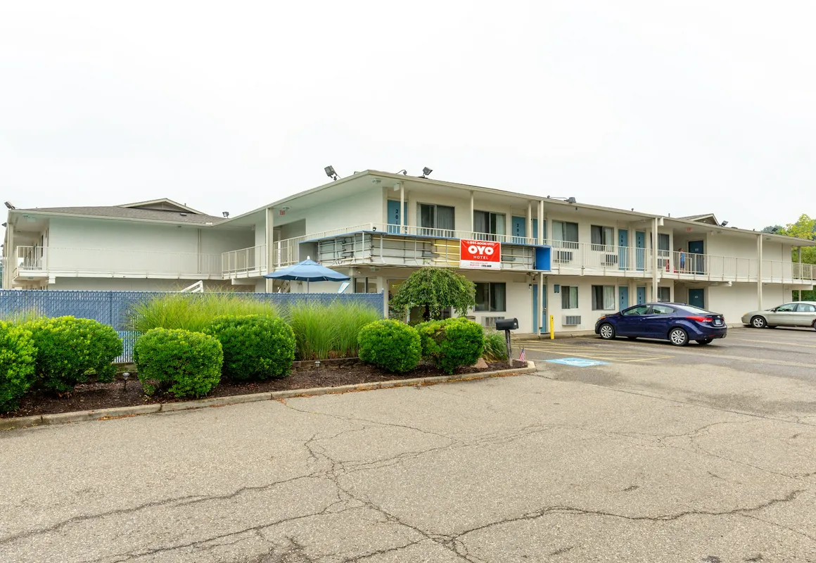 Days Inn by Wyndham New Philadelphia hotel hero