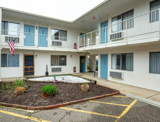 Days Inn by Wyndham New Philadelphia hotel detail image 2