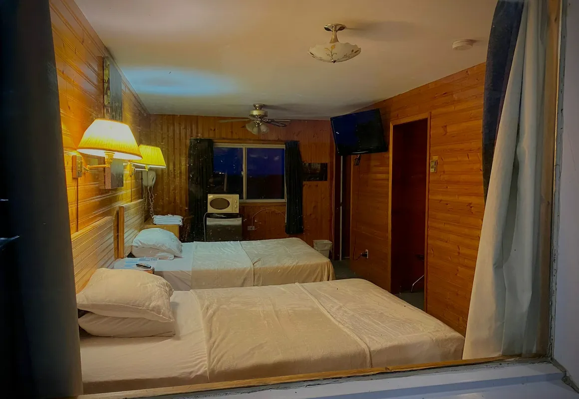 Hillcrest Motel hotel hero