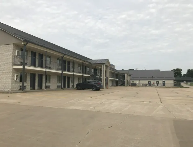 Days Inn by Wyndham Grove hotel detail image 2