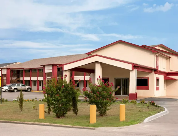 Super 8 by Wyndham Corsicana hotel detail image 2