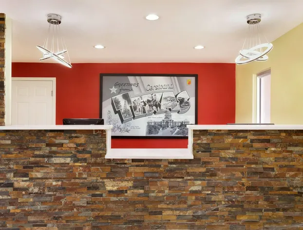 Super 8 by Wyndham Corsicana hotel detail image 3