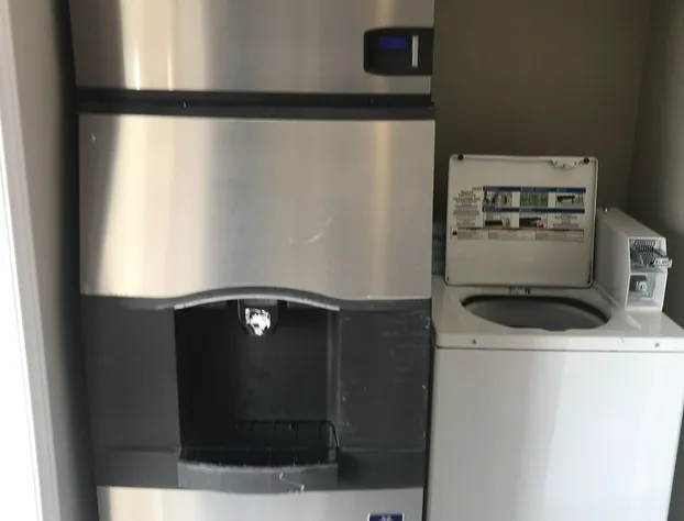 Super 8 by Wyndham Corsicana hotel detail image 3