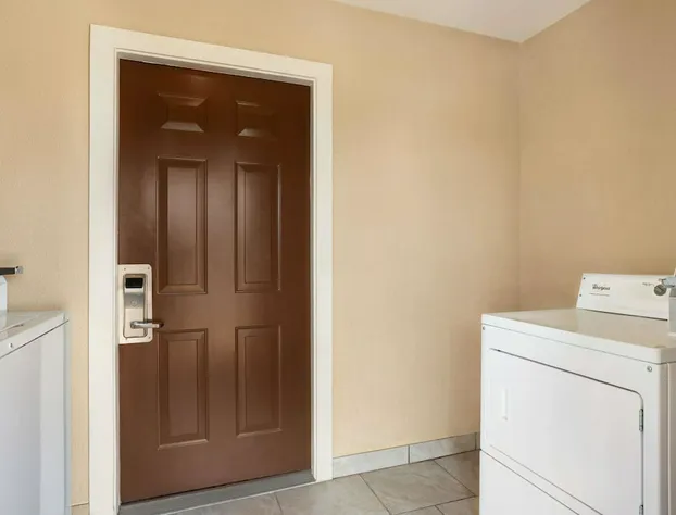 Super 8 by Wyndham Corsicana hotel detail image 4