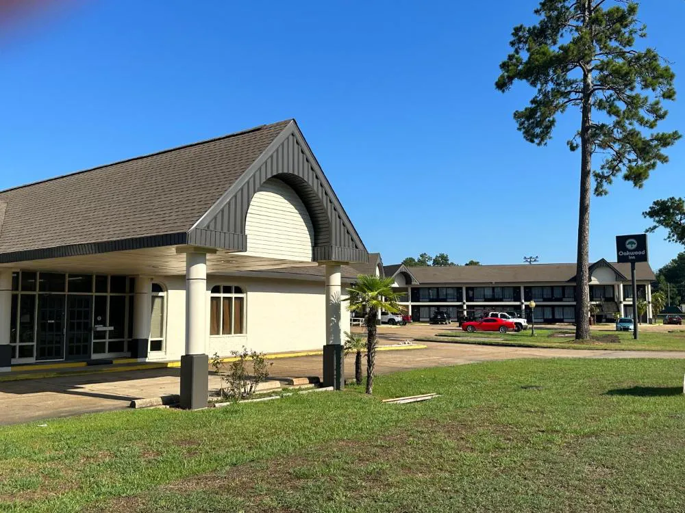 Oakwood Inn hotel hero