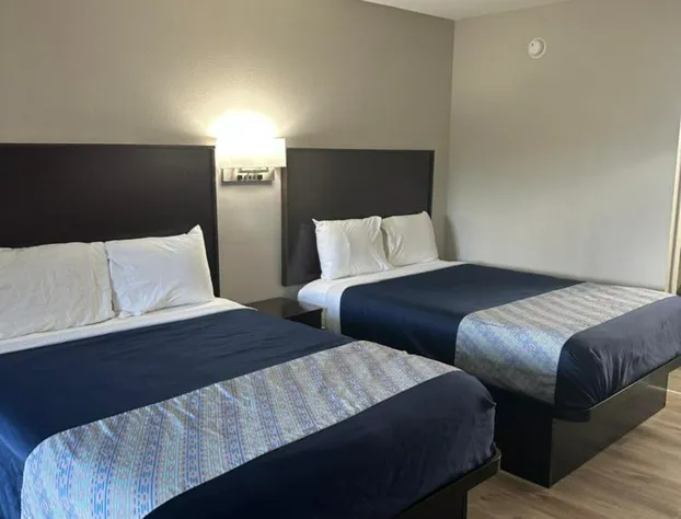 Oakwood Inn hotel detail image 3