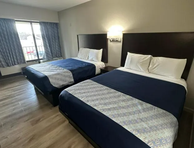 Oakwood Inn hotel detail image 4