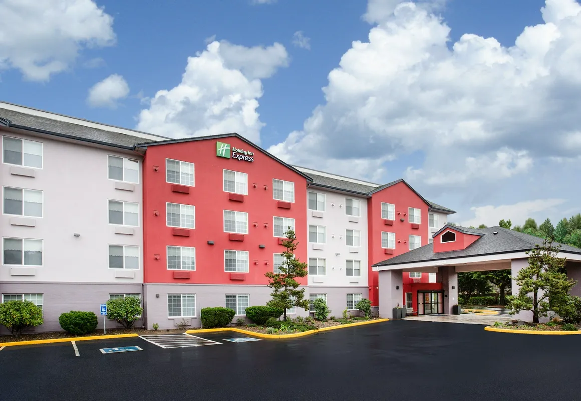Holiday Inn Express & Suites Lincoln City by IHG hotel hero