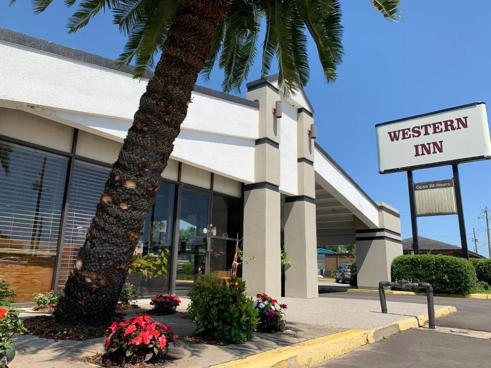 Western Inn hotel hero