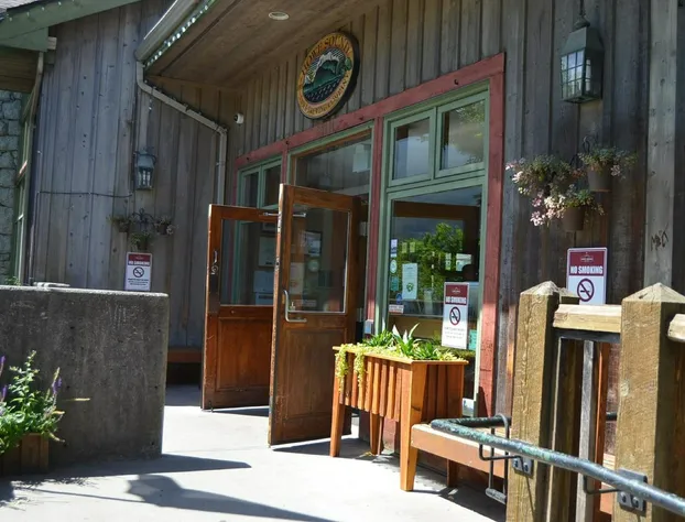 Howe Sound Inn & Brewing Company hotel detail image 4