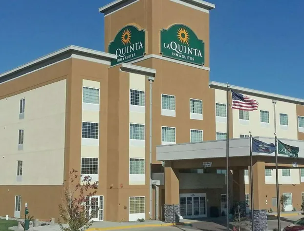 La Quinta Inn & Suites by Wyndham Dickinson hotel detail image 1