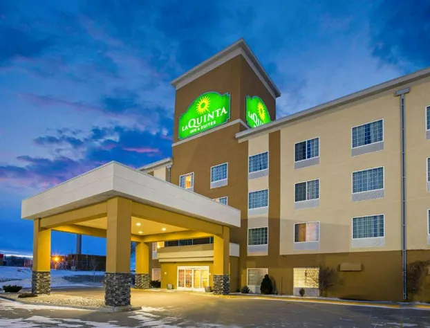 La Quinta Inn & Suites by Wyndham Dickinson hotel detail image 2