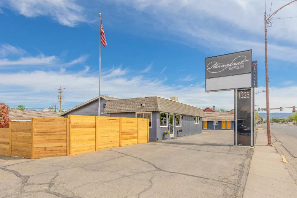 Minecart Motor Lodge hotel hero